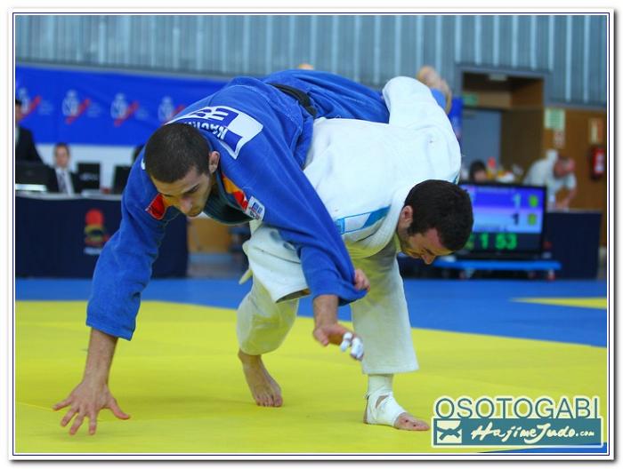 CEU2011 900032
